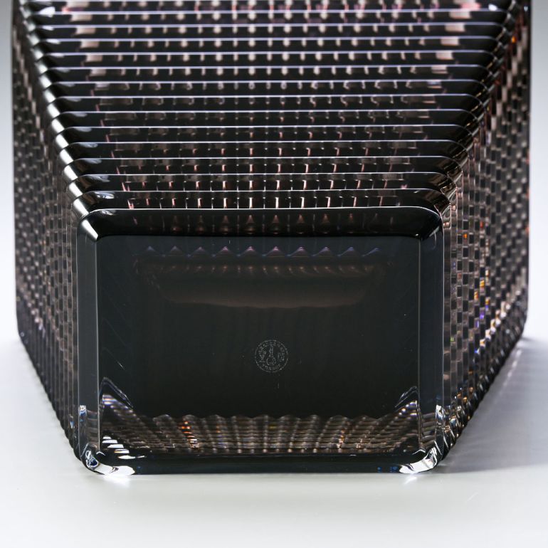 バカラ 名入れ対応 Baccarat ベース 花瓶 アイ EYE スクエア グレー L 30cm 2802306 【熨斗対応】 インテリア オブジェ 置物 洋食器　<br>【スペシャルラッピング1100円(別売り)】