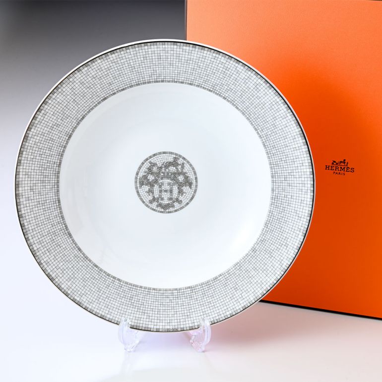 HERMES 花と蝶のラウンドプレート HERMES 花と蝶のラウンドプレート HERMES 花と蝶のラウンドプレート