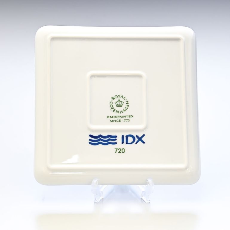 ロイヤルコペンハーゲン ブルーフルーテッド メガ プレート スクエアディッシュ 20cm 2381720(1027458) 北欧食器 洋食器 ROYAL COPENHAGEN名入れ可有料 【スペシャルラッピング660円(別売り)】