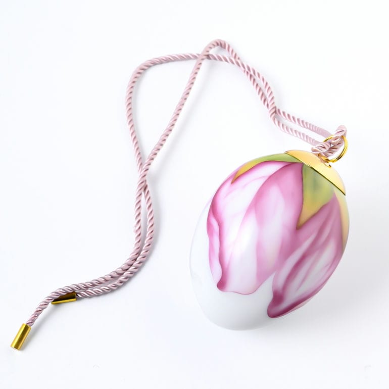 ロイヤルコペンハーゲン イースターエッグ 2024年 スプリングコレクション オーナメント リンゴの花びら 1252111(1071646) 高級 インテリア 置物 オブジェ 北欧食器 洋食器 【スペシャルラッピング660円(別売り)】