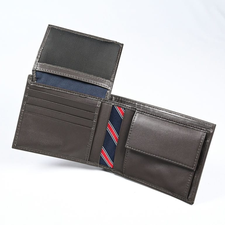 トミーヒルフィガー 二つ折り財布 ETON CC FLAP AND COIN メンズ ブラウン高品質 高品質ヨーロッパ輸入モデル AM00652 041 BROWN ウォレット 折財布 折りたたみ 名入れ可有料 工賃別売り 箔押し