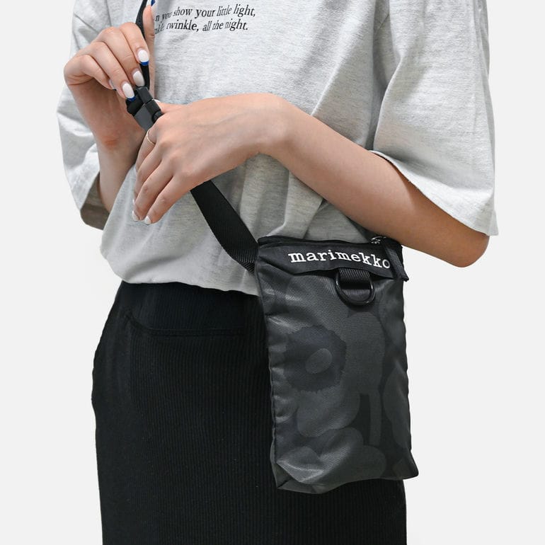 マリメッコ marimekko ショルダーバッグ スマホショルダー NEAT PHONE POCKET Unikko ウニッコ レディース ブラック 94124 094124 999 北欧雑貨 北欧デザイン