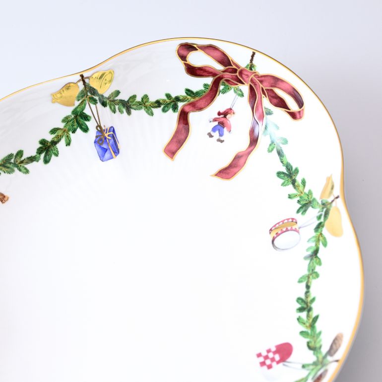 ロイヤルコペンハーゲン ROYAL COPENHAGEN スターフルーテッド ディーププレート 深皿 22cm×17.5cm 2503359 日本未発売 1017441 北欧食器 洋食器 名入れ可有料 【スペシャルラッピング660円(別売り)】