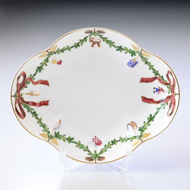 ロイヤルコペンハーゲン ROYAL COPENHAGEN スターフルーテッド ディーププレート 深皿 22cm×17.5cm 2503359 日本未発売 1017441 北欧食器 洋食器 名入れ可有料 【スペシャルラッピング660円(別売り)】