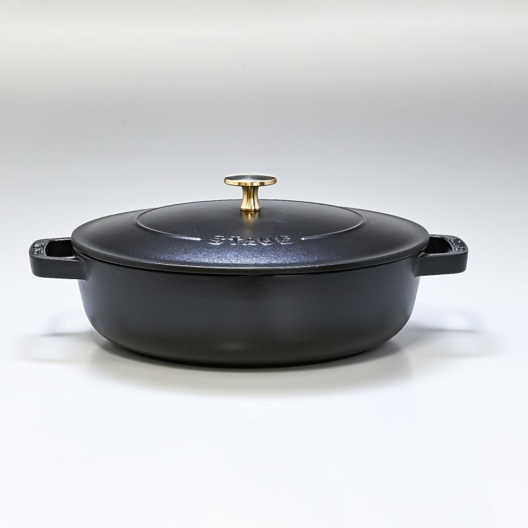 ストウブ staub ブレイザー 24cm ソテーパン 鋳物 ホーロー 鍋 なべ 調理器具 キッチン用品 ブラック 2.4L 12612425 (40511-473-0) 名入れ可有料 洋食器 【スペシャルラッピング1100円(別売り)】