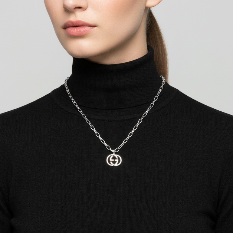 美品 GUCCI グッチ ネックレス 限定 グッチ GUCCI ネックレス ジュエリー ペンダント シルバー GGロゴ