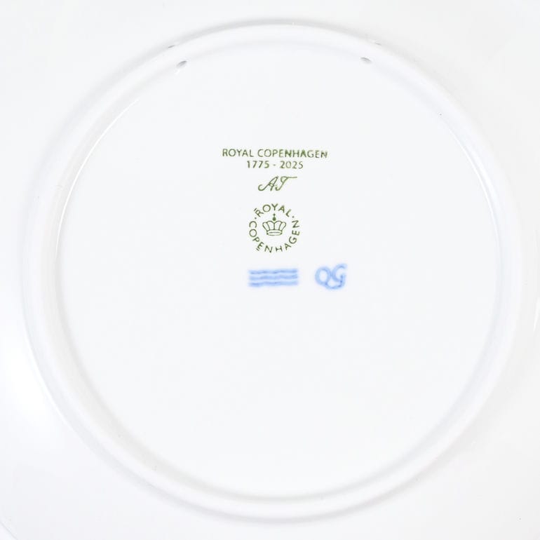 【名入れ可有料】ロイヤルコペンハーゲン ROYAL COPENHAGEN イヤープレート 250周年記念プレート エルゼ・ハッセルリス ペインター 1074930(1925125) 皿立て付き 北欧食器 洋食器【スペシャルラッピング660円(別売り)】