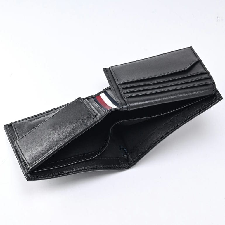 【名入れ可有料】高品質ヨーロッパ輸入モデル トミーヒルフィガー TOMMY HILFIGER 二つ折り財布 小銭入れ付 フラップタイプ CC FLAP AND COIN メンズ ブラック AM0AM13141 BDS BLACK ウォレット 折財布【スペシャルラッピング660円(別売り)】