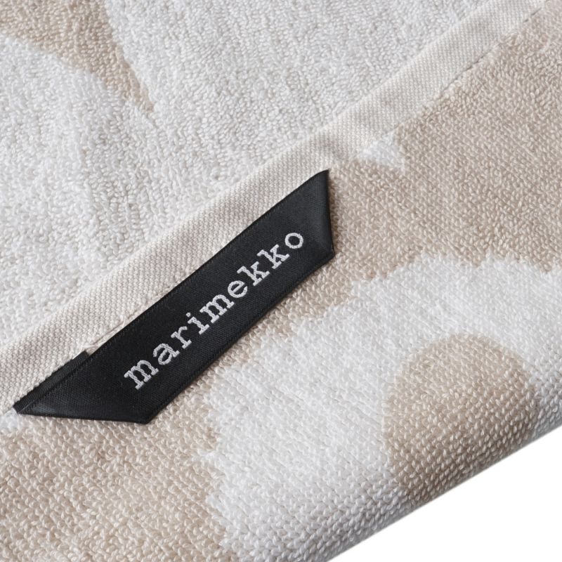 マリメッコ marimekko ハンドタオル 30×30cm ミニタオル ハンカチ UNIKKO ウニッコ ベージュ×ホワイト 072792-810(070233 810) 名入れ 刺しゅう可有料 北欧雑貨 北欧デザイン ネコポス限定 送料無料<br>【スペシャルラッピング660円(別売り)】