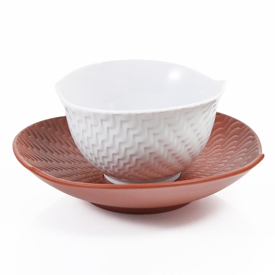 マイセン 波の戯れ セッ器 カップ&ソーサー ホワイト ブラウン 波模様 8.5cm 12.5cm 120ml Meissen 000001-29620-1 000002-85759-1 食器 磁器 高級【ドイツ本国のBOX・ドイツ本国の紙袋別売り】【スペシャルラッピング660円(別売り)】
