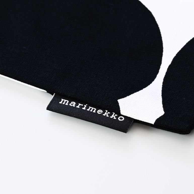 マリメッコ marimekko バッグ トートバッグ レディース A4サイズ ファブリック Pieni Unikko ピエニ ウニッコ ブラック×ホワイト 067572 190(075042 190) 名入れ 刺しゅう可有料 北欧雑貨 北欧デザイン クロネコゆうパケット限定 送料無料<br>【スペシャルラッピング660円(別売り)】