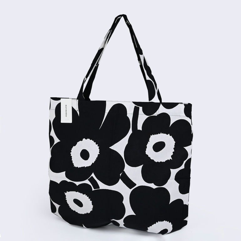 マリメッコ marimekko バッグ トートバッグ レディース A4サイズ ファブリック Pieni Unikko ピエニ ウニッコ ブラック×ホワイト 067572 190(075042 190) 名入れ 刺しゅう可有料 北欧雑貨 北欧デザイン クロネコゆうパケット限定 送料無料<br>【スペシャルラッピング660円(別売り)】