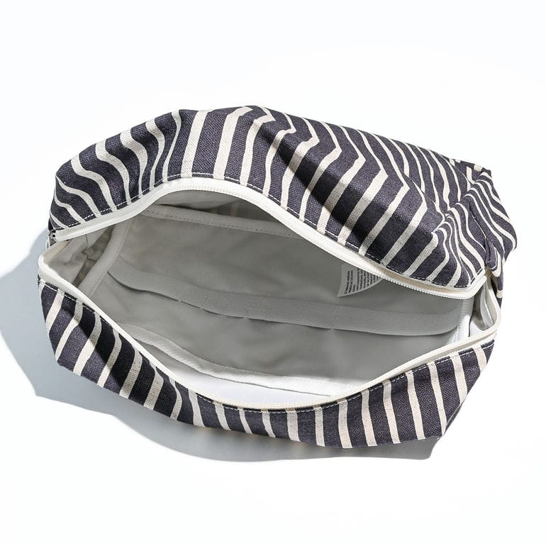 マリメッコ marimekko ポーチ コスメポーチ 化粧ポーチ KALASAASKI ブラック 73357 073357 890 ネコポス限定 送料無料<br>【スペシャルラッピング660円(別売り)】