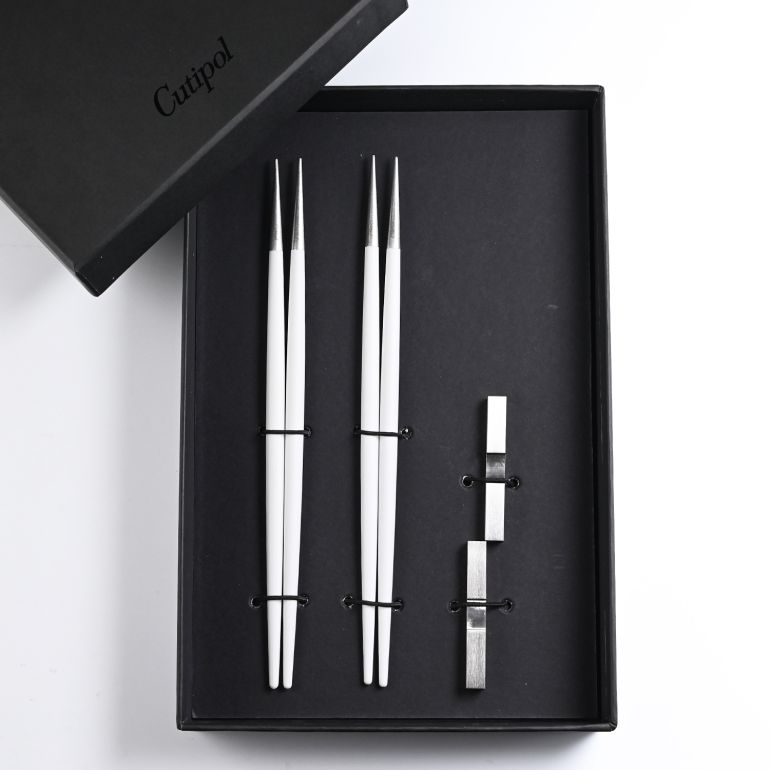 美品 クリストフル　箸　 ペア２膳セット　ブラック　ホワイト　箱付き 美品 クリストフル 箸 ペア2膳セット ブラック ホワイト 箱付き