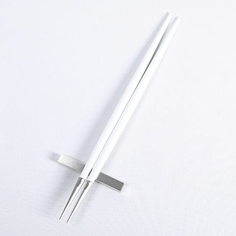 クチポール Cutipol GOA ゴア ホワイト 2膳セット 箸/箸置き 夫婦箸 チョップスティック 22cm GO29 W 洋食器【名入れ対応】【スペシャルラッピング660円(別売り)】
