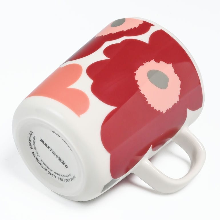マリメッコ marimekko ペアセット マグカップ 250ml プレート 20cm ウニッコ ダークチェリー サーモンレッド 73702 073702 133 コップ 中皿 北欧 洋食器 北欧デザイン 【スペシャルラッピング1100円(別売り)】