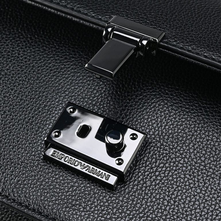 【未使用級】箱付き エンポリオアルマーニ クラッチバッグ ブラック ロゴプレート Amazon | [EMPORIO ARMANI(エンポリオアルマーニ)] クラッチ