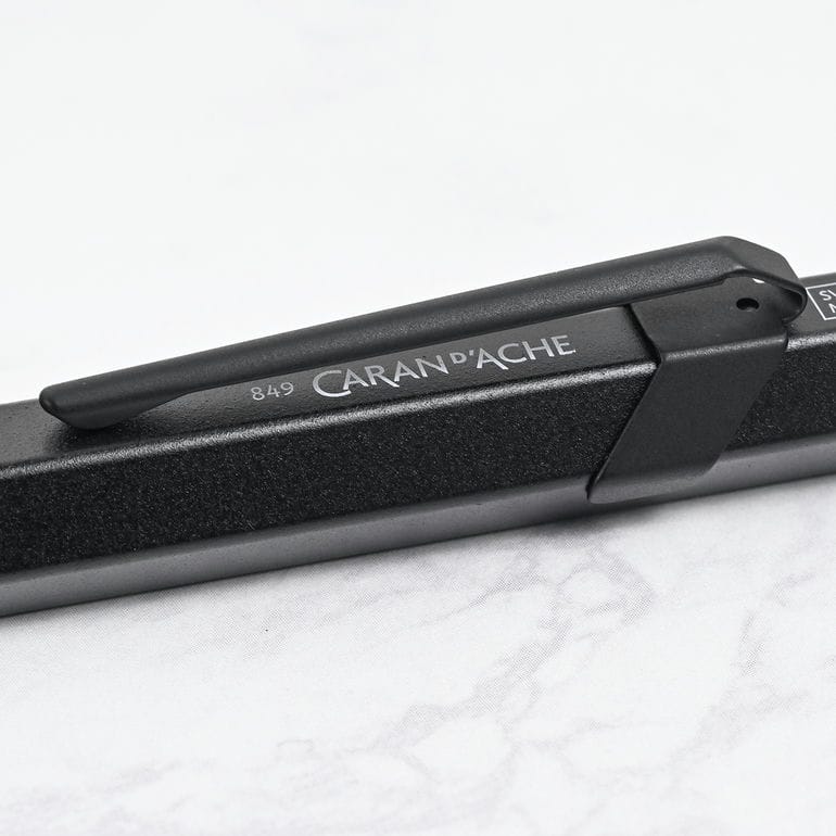 【名入れ無料】カランダッシュ CARAN DACHE ボールペン ブラックエディション 849 XL 油性 ブラックコード 0850 496 高級 筆記具<br>【スペシャルラッピング660円(別売り)】