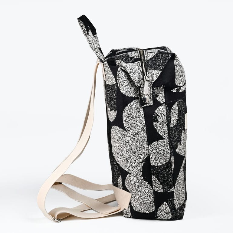 マリメッコ marimekko リュック バッグ バックパック MONO Unikko ウニッコ レディース ブラック ホワイト 94581 094581 910 北欧雑貨 北欧デザイン