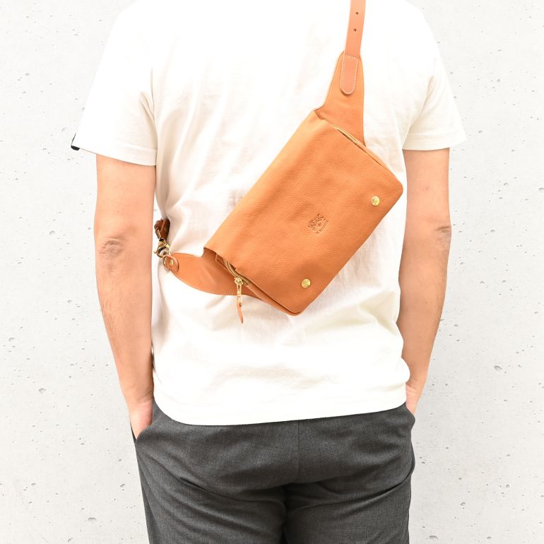 ⭐︎イルビゾンテ⭐︎ ロゴ入り ボディバッグ ショルダーバッグ メンズ イルビゾンテ IL BISONTE バッグ ボディバッグ メンズ レディース