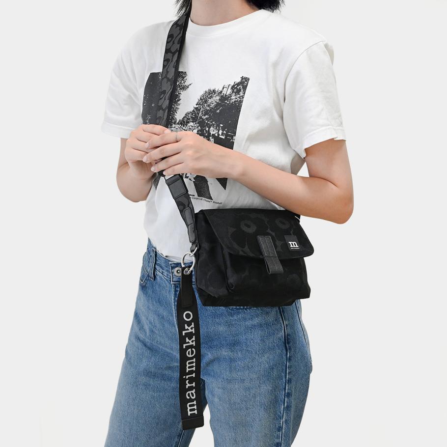 マリメッコ marimekko ショルダーバッグ ミニ メッセンジャーバッグ Unikko ウニッコ レディース ブラック 92803 092803 999 北欧雑貨 北欧デザイン