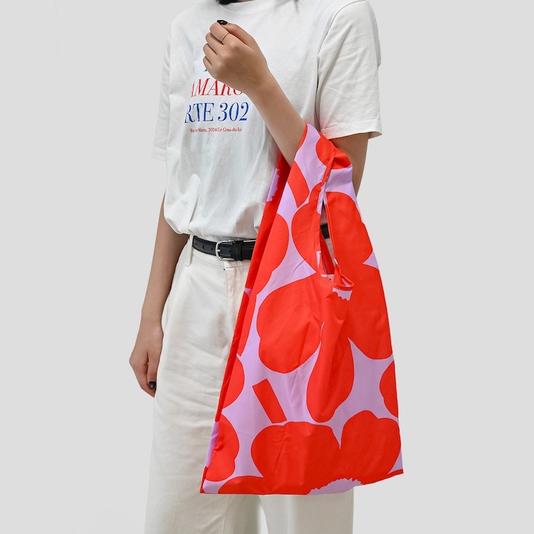 【名入れ可有料】マリメッコ marimekko エコバッグ 買い物袋 スマートバッグ Unikko ウニッコ レッド ライラック 94639 094639 430 北欧雑貨 北欧デザイン ネコポス限定 送料無料<br>【スペシャルラッピング660円(別売り)】