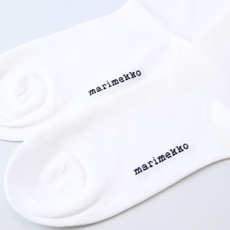 マリメッコ marimekko レディース ソックス 靴下 くつ下 花柄 サッラ ウニッコ SALLA UNIKKO ホワイト×ブラック 全2サイズ 090596 019 北欧雑貨 北欧デザイン ネコポス限定 送料無料<br>【スペシャルラッピング660円(別売り)】