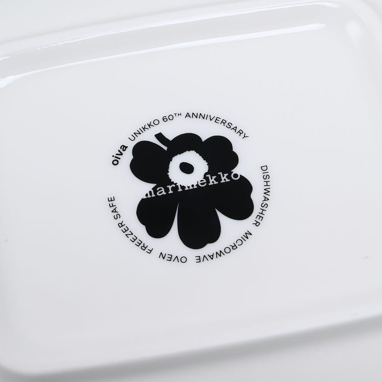 【名入れ可有料】マリメッコ marimekko プレート 15cm×12cm 60周年記念 Pikkuinen Unikko ピックイネン ウニッコ ホワイト×ブラック 73086 073086 910 【スペシャルラッピング660円(別売り)】 小皿 スモール テーブルウエア 洋食器 テーブルウェア 北欧食器 北欧デザイン 