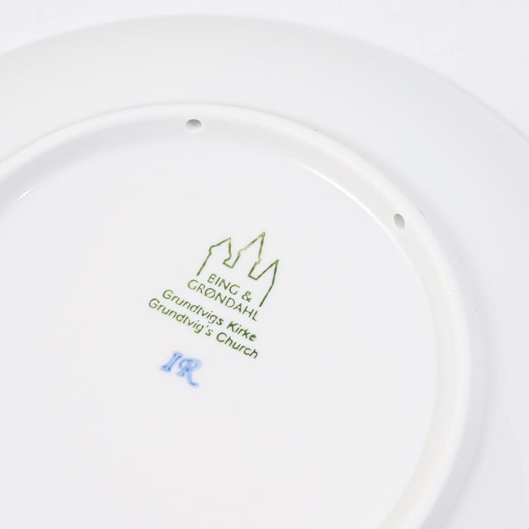 【名入れ可有料】ロイヤルコペンハーゲン ROYAL COPENHAGEN クリスマスプレート ビングオーグレンダール 2025年 令和7年 皿立て付き グルントヴィッヒ教会 1074928(1902225) 北欧食器 洋食器 高級 インテリア 置物 オブジェ 【スペシャルラッピング660円(別売り)】