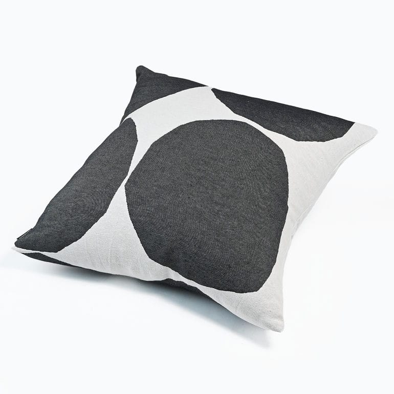 マリメッコ marimekko クッションカバー 50×50cm Kivet キヴェット ブラック 69768 069768 190 ヌードクッション別売り 北欧雑貨 北欧デザイン  ネコポス限定 送料無料<br>【スペシャルラッピング660円(別売り)】