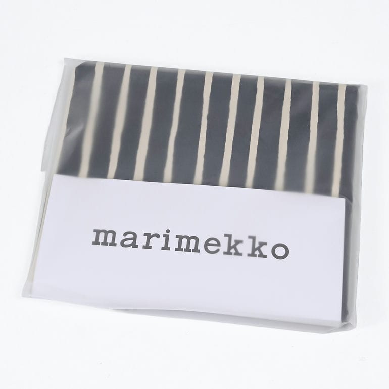 マリメッコ marimekko ピローケース 枕カバー 50×60cm PICCOLO ピッコロ ブラック 73614 073614 190 北欧雑貨 北欧デザイン ネコポス限定 送料無料<br>【スペシャルラッピング660円(別売り)】