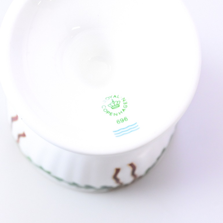 ロイヤルコペンハーゲン スターフルーテッド クリスマス エッグカップ