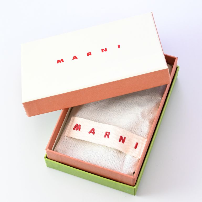 マルニ MARNI カードケース 名刺入れ サフィアーノレザー ブラック PFMOT05U07 LV520 Z360N 【スペシャルラッピング660円(別売り)】