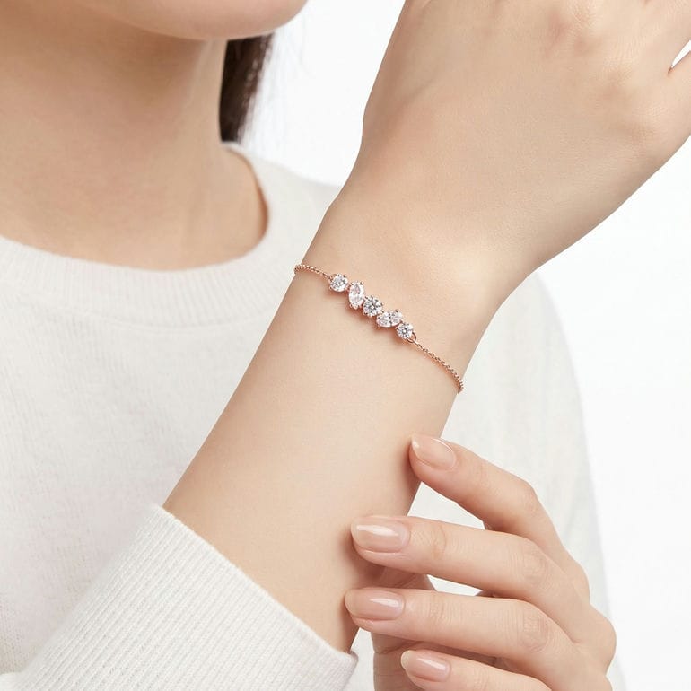 スワロフスキー　ブレスレット　Mesmera バングル　正規品　新品　箱付 スワロフスキー SWAROVSKI ブレスレット Mesmera バングル クリア 18K