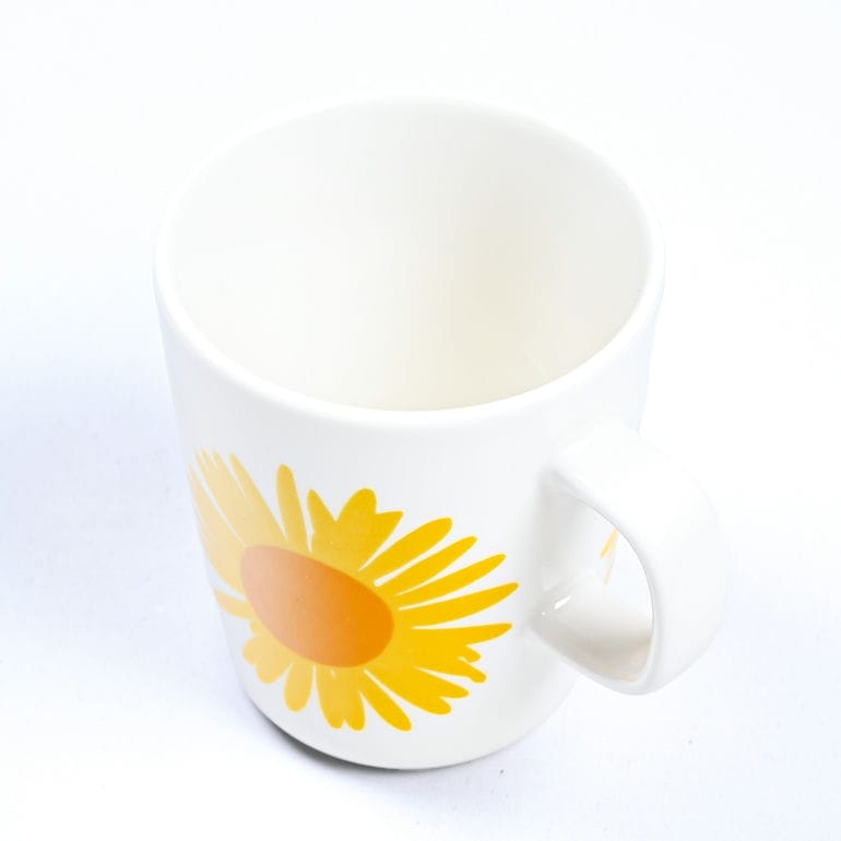【名入れ可有料】マリメッコ marimekko マグカップ コップ 250ml Auringonkukka アウリンゴンクッカ ひまわり ホワイト×イエロー×オレンジ 072288 122 北欧食器 洋食器
