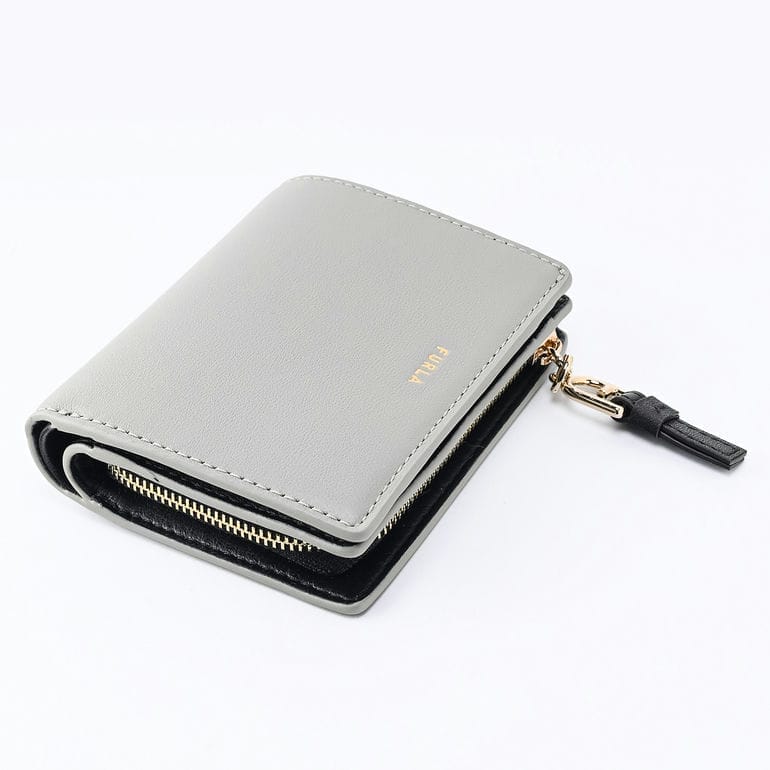 【名入れ可有料】フルラ FURLA 二つ折り財布 CAMELIA カメリア コンパクト ジップウォレット レディース ライトグレー ブラック WP00451 BX2725 3425S 箔押し 純正紙袋・リボン付属 【スペシャルラッピング660円(別売り)】