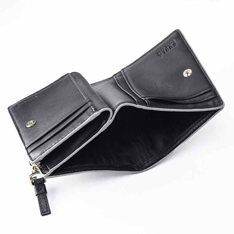 【名入れ可有料】フルラ FURLA 二つ折り財布 CAMELIA カメリア コンパクト ジップウォレット レディース ライトグレー ブラック WP00451 BX2725 3425S 箔押し 純正紙袋・リボン付属 【スペシャルラッピング660円(別売り)】
