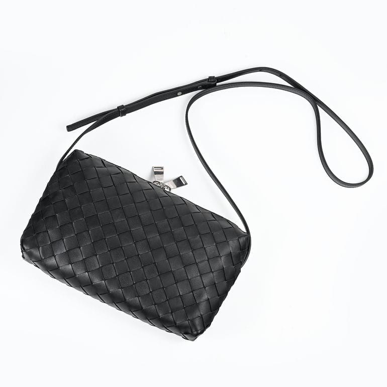 ☆極美品☆ ボッテガ ヴェネタ　イントレチャート クロスボディバッグ　ブラック Bottega Veneta ブラック クロスボディバッグ Bottega Veneta