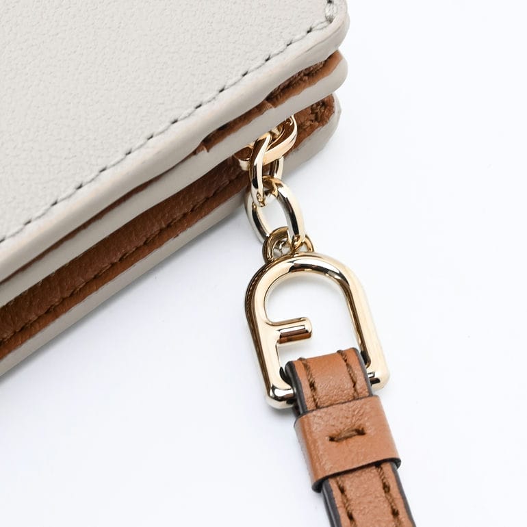 【名入れ可有料】フルラ FURLA 二つ折り財布 CAMELIA カメリア コンパクト ジップウォレット レディース アイボリー ライトブラウン WP00451 BX2725 3426S 箔押し 純正紙袋・リボン付属 【スペシャルラッピング660円(別売り)】