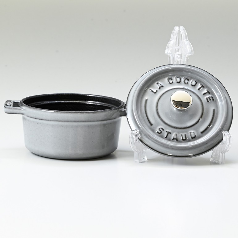 ストウブ staub ピコ ココット ラウンド 10cm ミニ ココット 鋳物 ホーロー 鍋 なべ 調理器具 キッチン用品 グレー 0.25L 1101018 (40500-106-0) 名入れ可有料 洋食器 【スペシャルラッピング大B対応(別売り)】