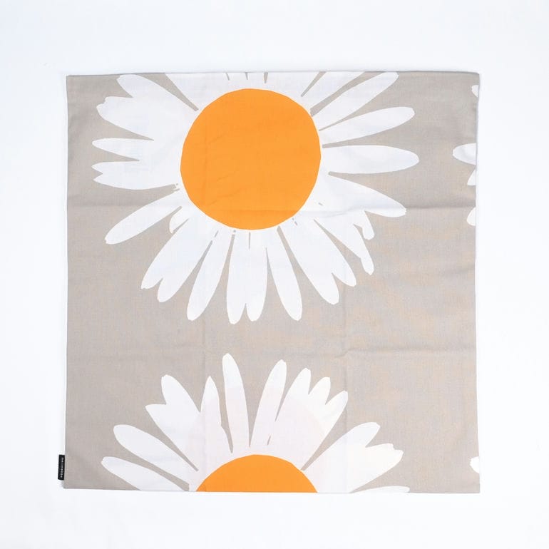 マリメッコ marimekko クッションカバー Auringonkukka アウリンゴンクッカ ひまわり ホワイト×オレンジ×グレー 072193 810 北欧雑貨 北欧デザイン 母の日 ヌードクッション別売り【スペシャルラッピング660円(別売り)】
