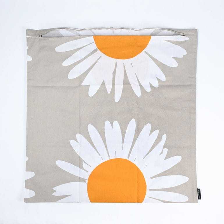 マリメッコ marimekko クッションカバー Auringonkukka アウリンゴンクッカ ひまわり ホワイト×オレンジ×グレー 072193 810 北欧雑貨 北欧デザイン 母の日 ヌードクッション別売り【スペシャルラッピング660円(別売り)】