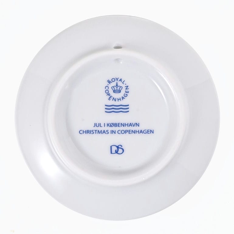 ロイヤルコペンハーゲン ROYAL COPENHAGEN 小皿 ミニプレート イヤープレート 2025年 8.5cm Christmas in Copenhagen ブルーコレクタブル 1425702(1074927) 洋食器 テーブルウェア 北欧デザイン クロネコゆうパケット限定 送料無料<br>【スペシャルラッピング660円(別売り)】