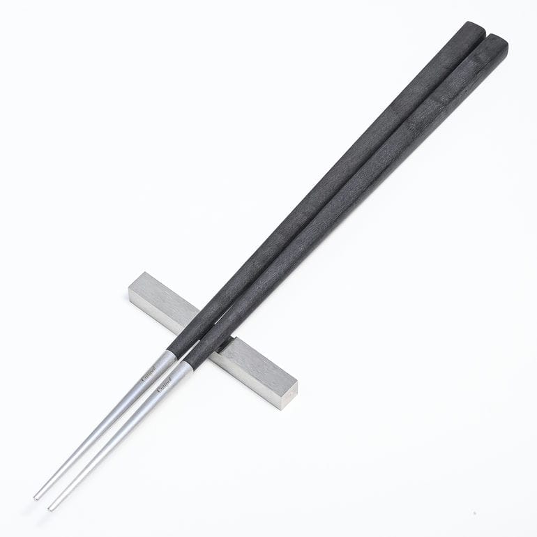【名入れ可有料】クチポール Cutipol クーべ KUBE  箸+箸置きセット 夫婦箸 チョップスティック 22.5cm ハンドメイド カトラリー シルバー ブラック KU39 食卓 洋食器