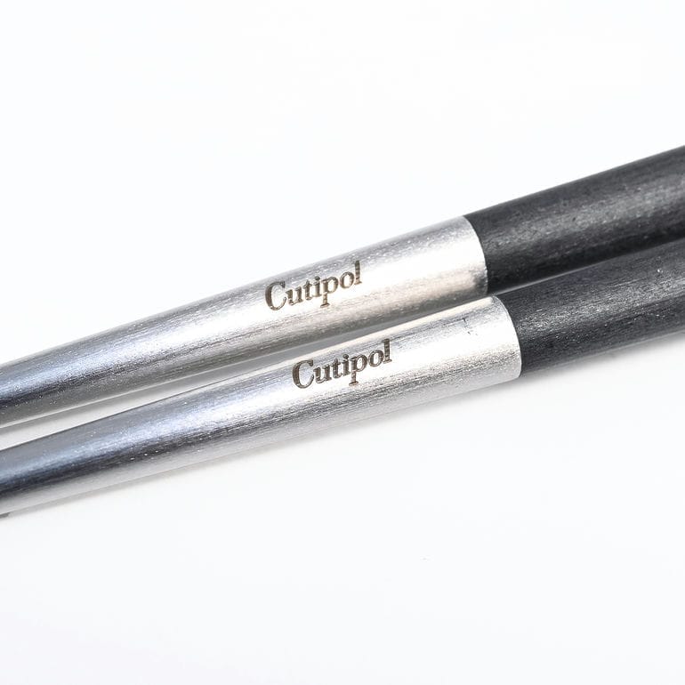 【名入れ可有料】クチポール Cutipol クーべ KUBE  箸+箸置きセット 夫婦箸 チョップスティック 22.5cm ハンドメイド カトラリー シルバー ブラック KU39 食卓 洋食器