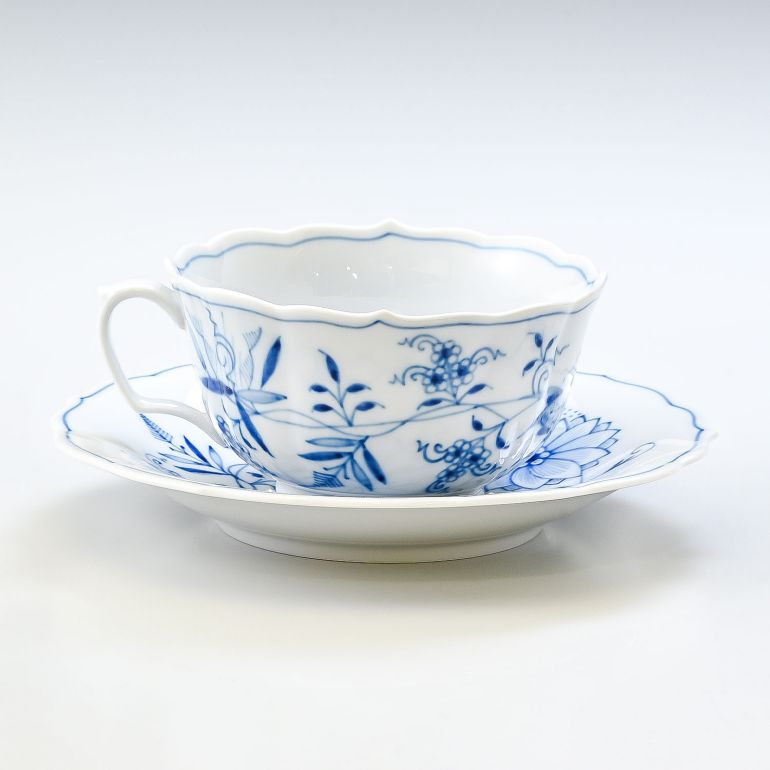 マイセン ブルーオニオン ティーカップ＆ソーサー 200cc Meissen 800101-00633-1 洋食器 【ドイツ本国のBOX・ドイツ本国の紙袋別売り】 カップアンドソーサー 【スペシャルラッピング660円(別売り)】