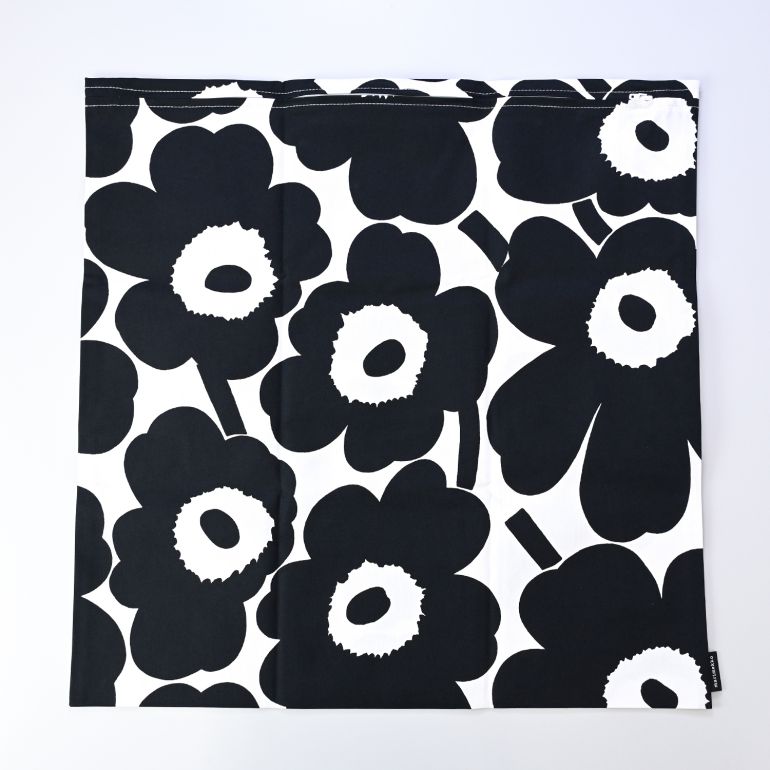 マリメッコ marimekko クッションカバー 50×50cm Pieni Unikko ウニッコ ブラック×ホワイト 064163 190 ヌードクッション別売り 北欧雑貨 北欧デザイン【スペシャルラッピングB対応(別売り)】