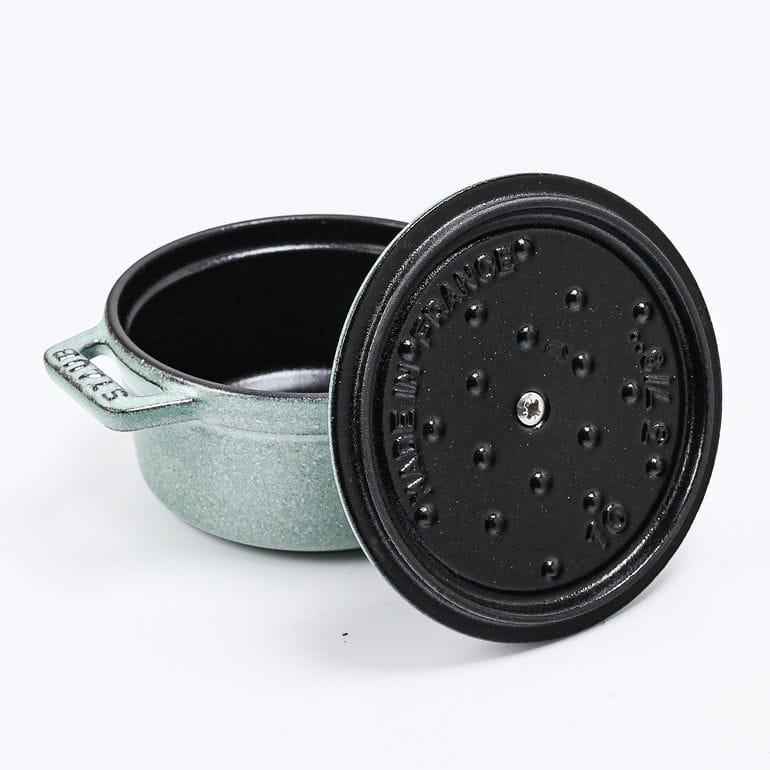 ストウブ staub ピコ ココット ラウンド 10cm ミニ 鋳物 ホーロー 鍋 なべ キッチン用品 ラウンド セージグリーン 0.25L 11010115 (40508-702-0) 名入れ可有料 洋食器 【スペシャルラッピング1100円(別売り)】
