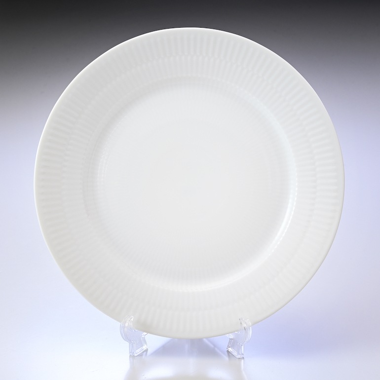 ロイヤルコペンハーゲン ホワイトフルーテッド プレート フラットプレート オーディナリープレート 22cm 2408622 名入れ可有料 ※名入れ別売り 1017403 北欧食器 洋食器 【スペシャルラッピング660円(別売り)】