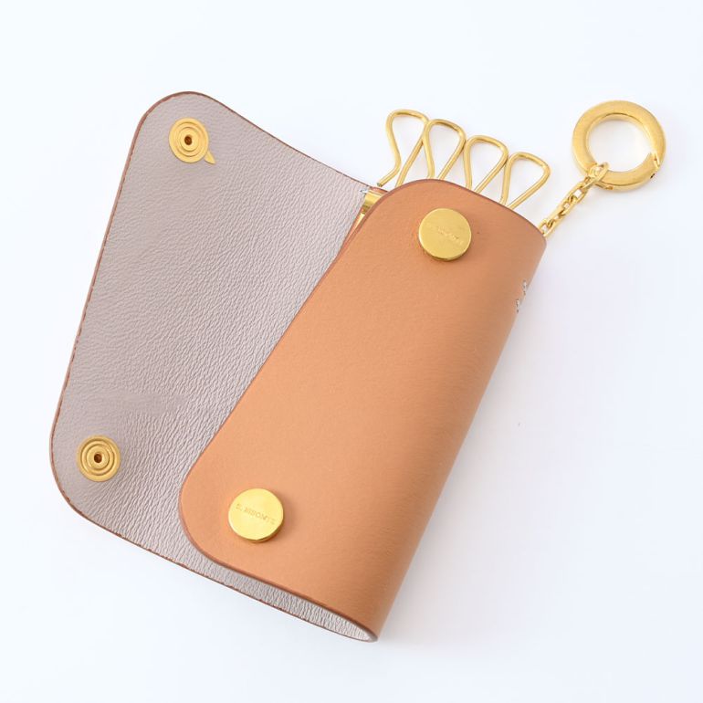 イルビゾンテ Il Bisonte キーケース コンテンポラリーコレクション Fifty On Io メンズ レディース レザー キャメル Skh115pv0039 Na246h 日本未発売 名入れ可有料 Il Bisonte キーケース エイレベル公式通販 ブランド品をお求めやすく提供